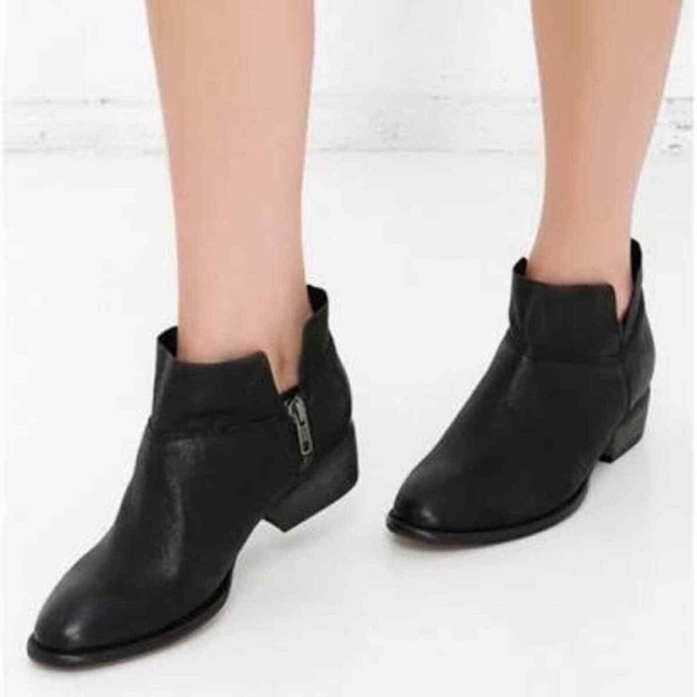 Seychelles Snare Leather Ankle Booties Black 9.5